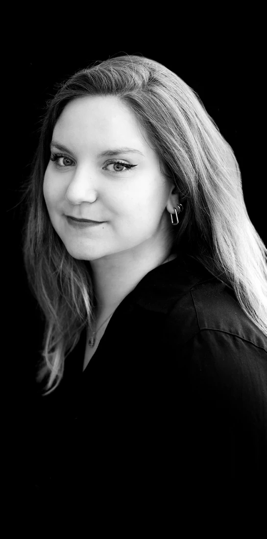 Portrait en noir et blanc de Giulia Bussolotto.